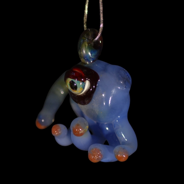 pendentif figurine main monstre