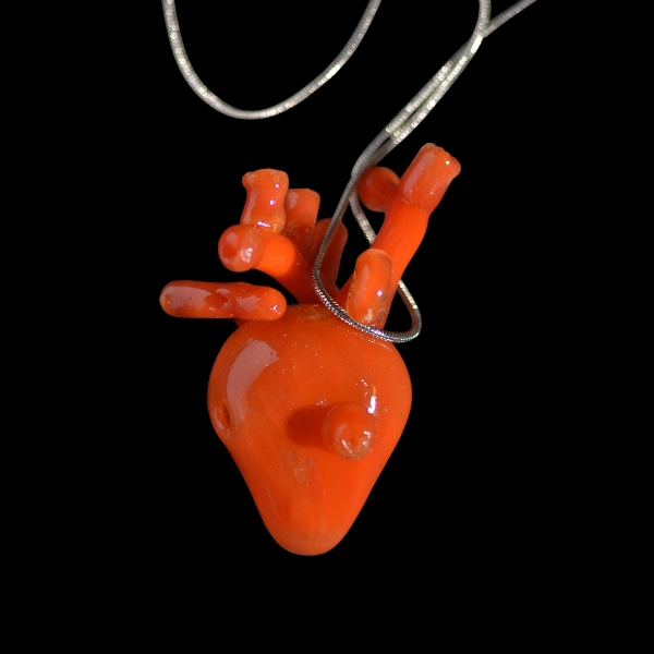 pendentif coeur rouge