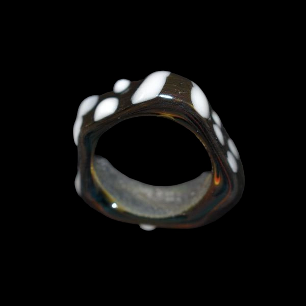 bague en verre oeufs et espace