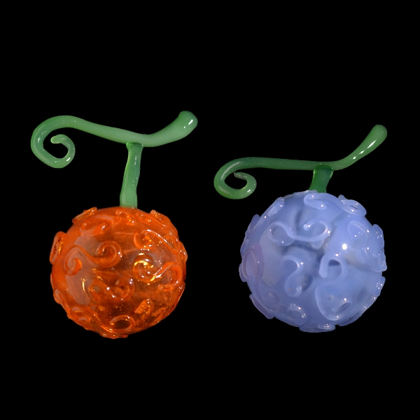 boules-de-noel en verre fruit du démon